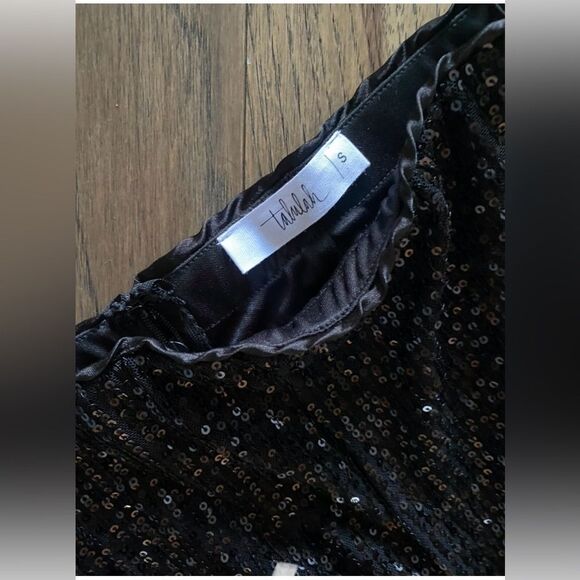 Black Wide Leg Dress Sequin Pants
Shop Talulah - Picture 3 of 5